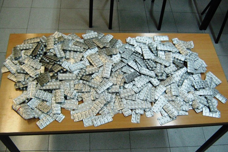 Slika MUP-ILUSTRACIJE-NOVA GALERIJA/tablete_droga.JPG